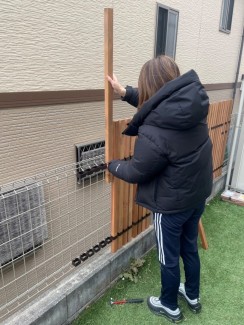 木製目隠しフェンス（メッシュフェンス用）簡単取付け2-1