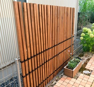 木製目隠しフェンス（メッシュフェンス用）