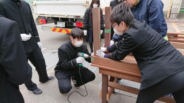 ウリンのテーブルとベンチ