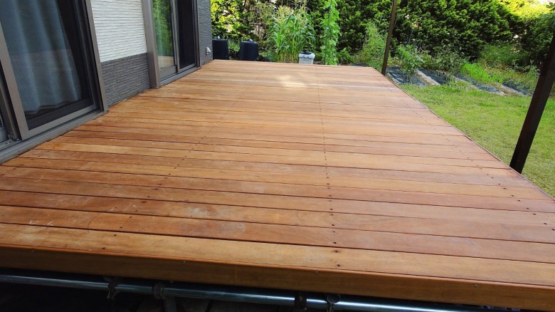 ウリン（アイアンウッド）のウッドデッキをDIY