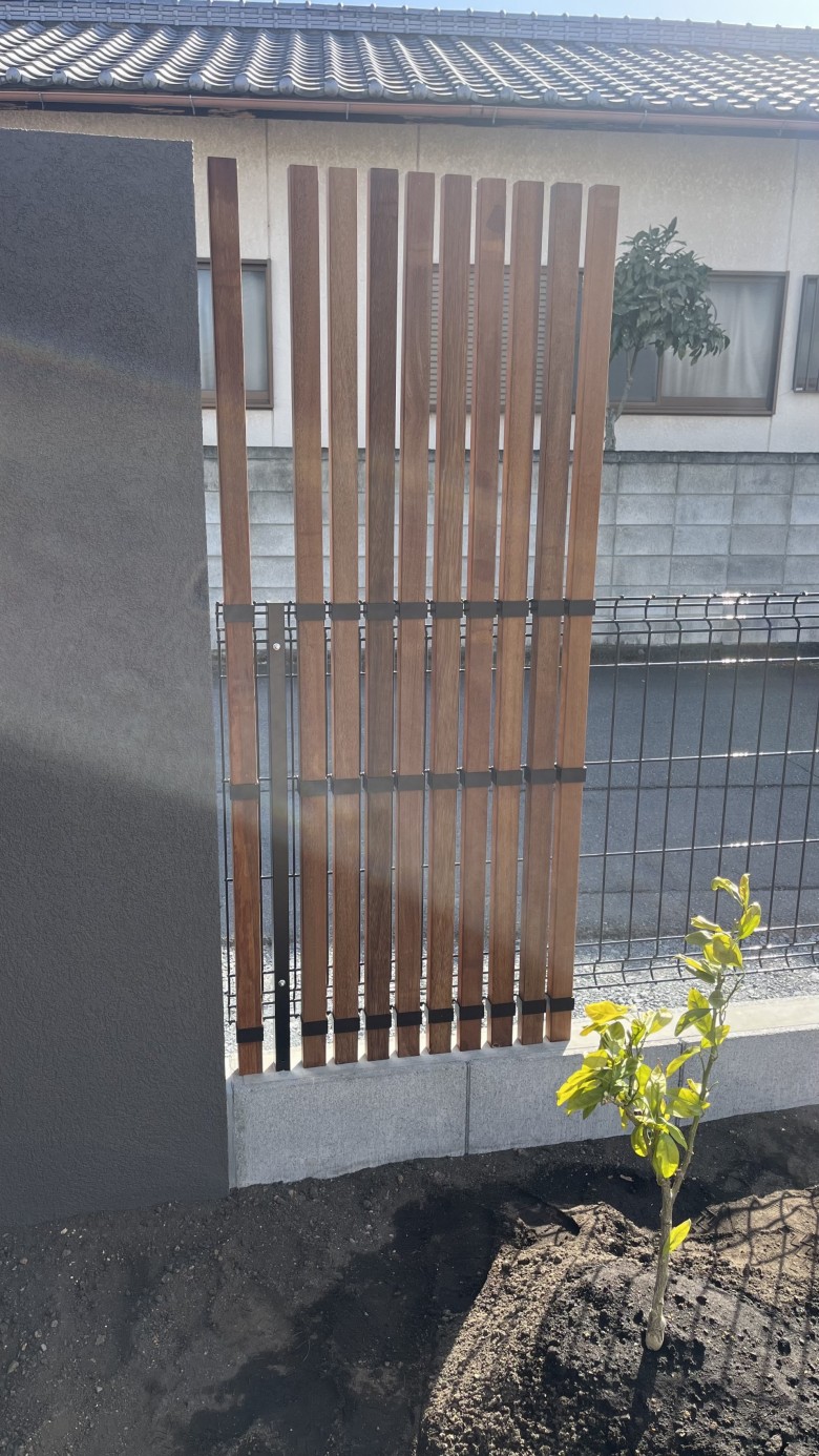 目隠しフェンス取付け