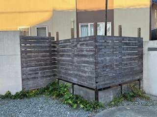 高さのある横張り目隠しフェンスをDIYにて改修（イタウバ）