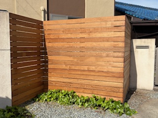 高さのある横張り目隠しフェンスをDIYにて改修（イタウバ）