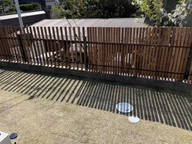 木製目隠しフェンス（メッシュフェンス用）After