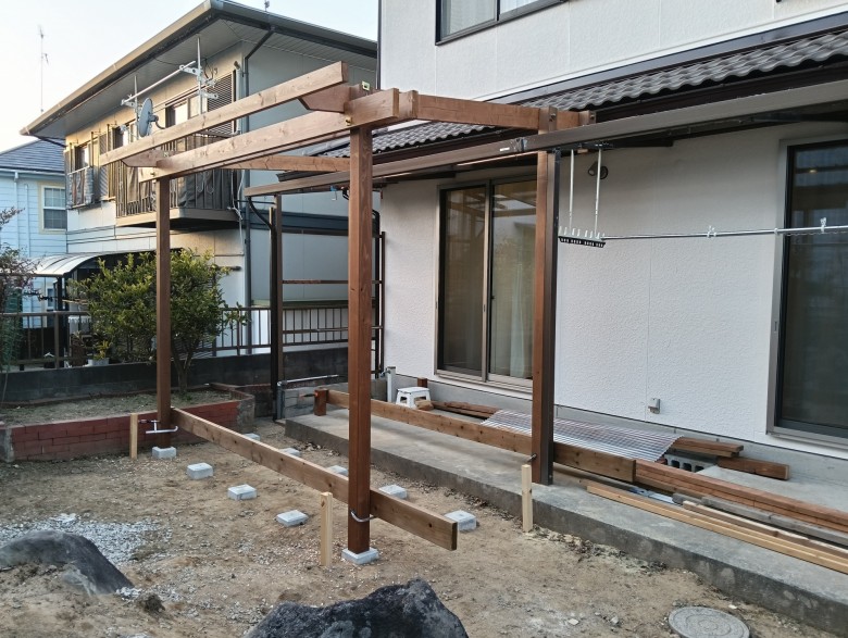 ウッドデッキ施工中写真（基礎・下地施工）